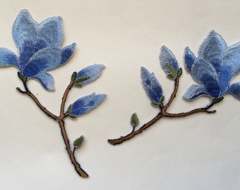 Lot de 2 badges brodés en forme de fleur de magnolia bleue de haute qualité à repasser/à coudre