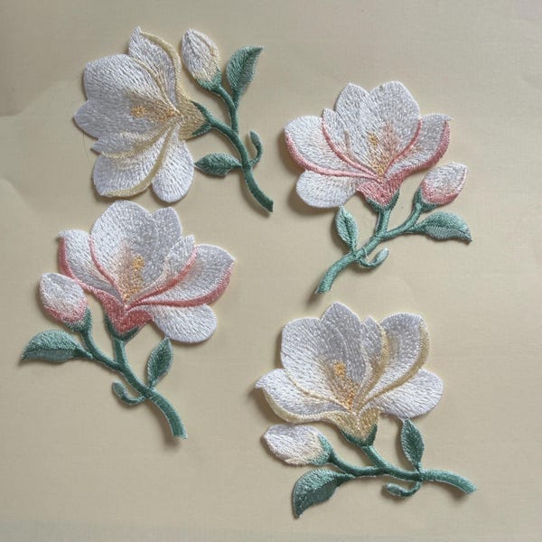 Toppa ricamata con fiore giallo rosa da applicare con ferro da stiro o da cucire
