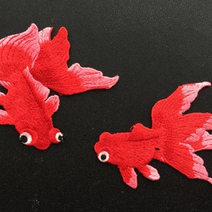 Ein Paar rote Fische Voll gestickte Sew On gestickte Motive