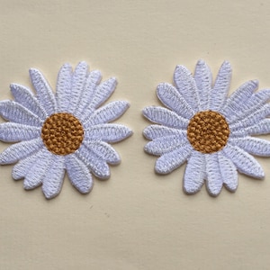 Set Of 2 Daisy Flower Iron/ Sew On Full Embroidered Patch Appliqués Badge