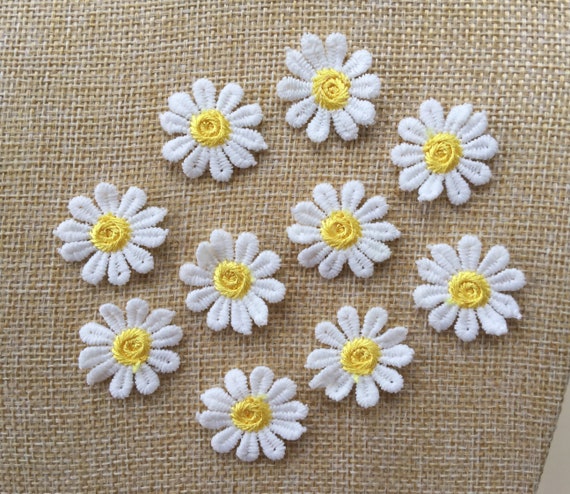 E-girls Happiness Flower バッヂ E-girls Happiness Flower バッヂ Embroidered Happy Face