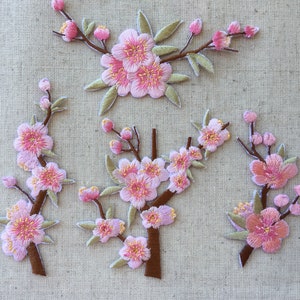 Peach Apple plum Blossom Flower Iron/ Sew On Embroidered Patch Appliqués Badge zdjęcie 1