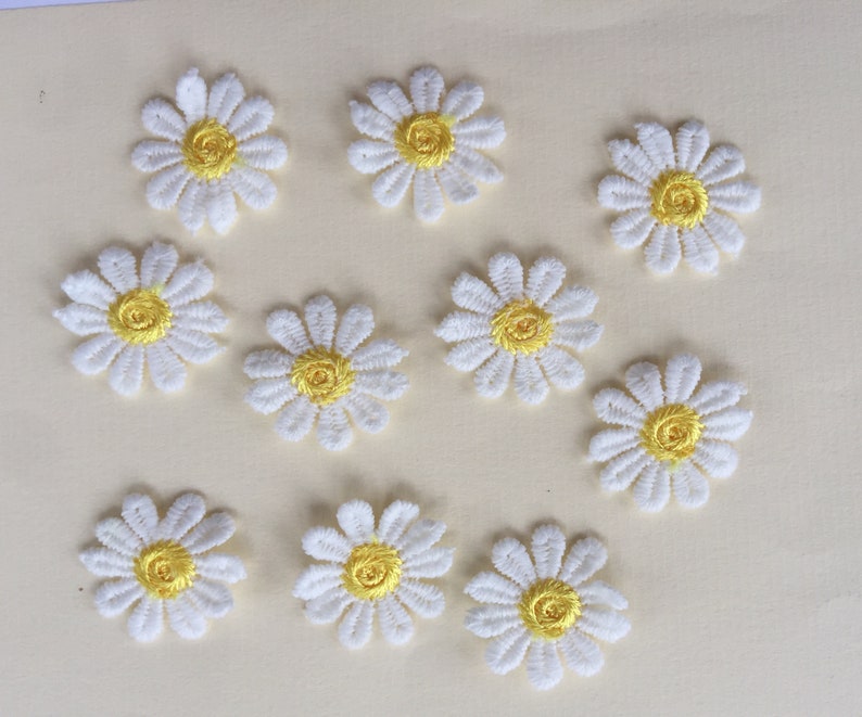 Set mit 10 Daisy Flower Sew On Gestickter Aufnäher, Applikationen Bild 2