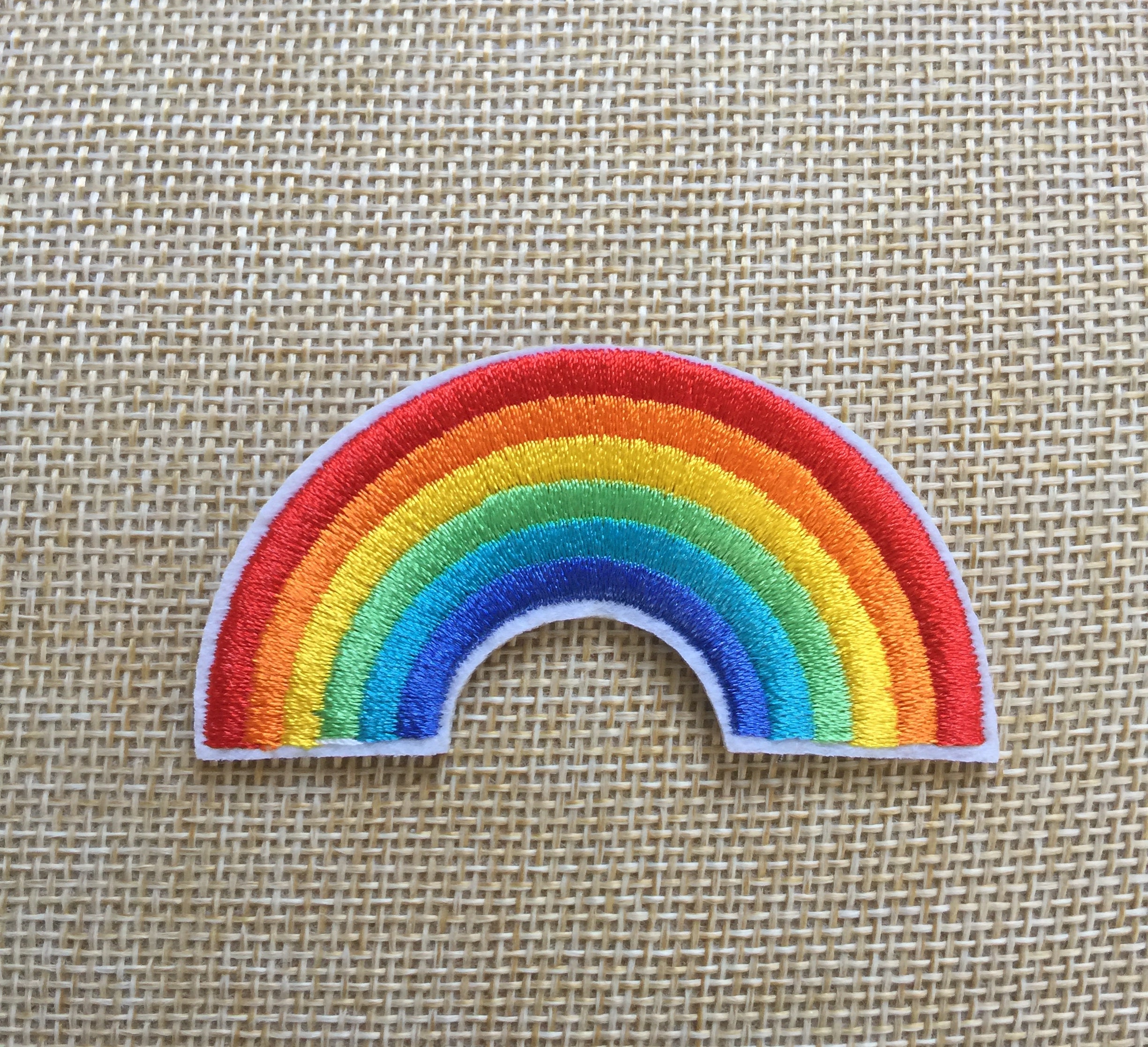 Rainbow Peace Sign Embroidered Iron / Sew On Patch T Shirt Gay Pride Flag Badge - Foto 4
