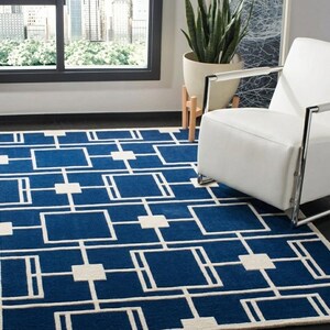 Hand-Tufted Art Deco Geometric Area Rug – Indigo Navy Blue & Cream Bold Interlocking Trellis