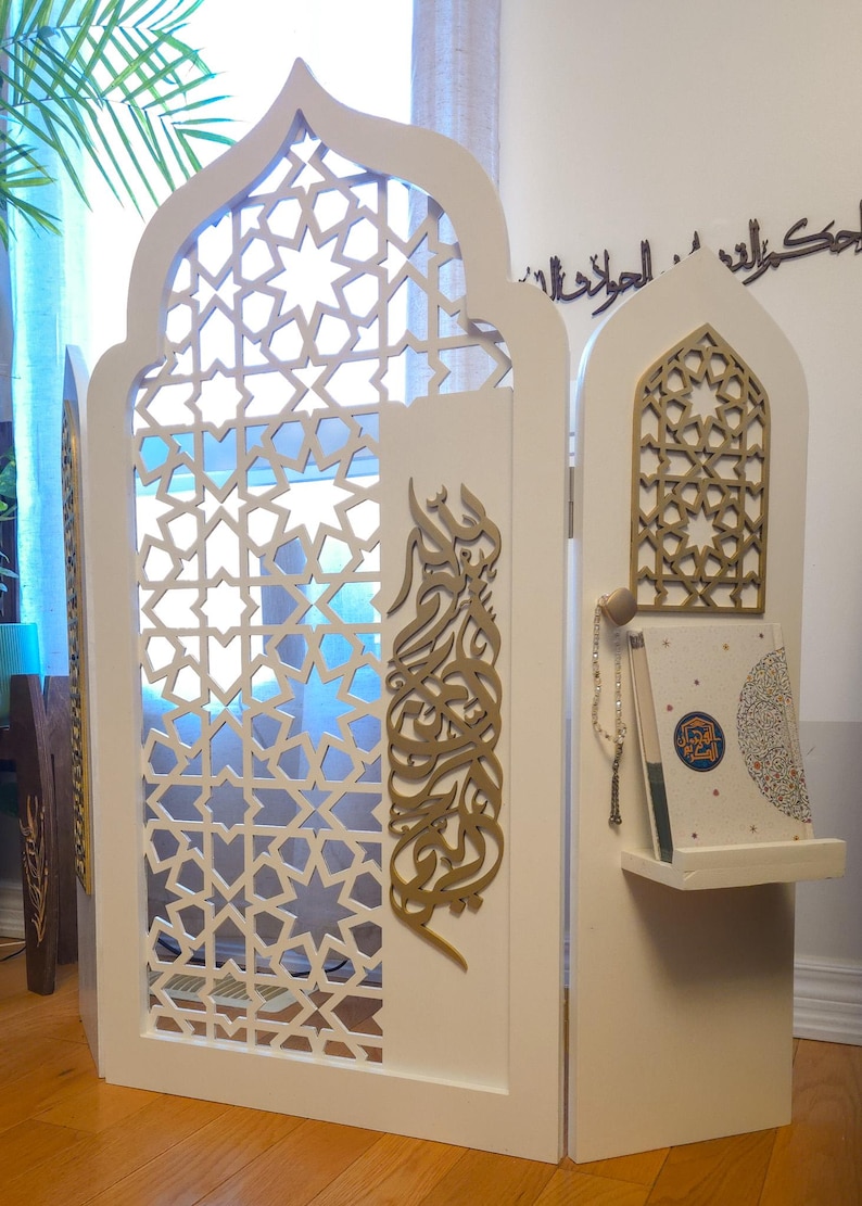 Mihrab / Prayer Rug Holder image 1