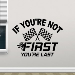 Si no eres el primero, eres el último, calcomanía de vinilo, pegatina de pared, bandera de carreras, arte de pared, cita de Ricky Bobby, letrero, decoración, póster, Mural, regalo de corredor 2474