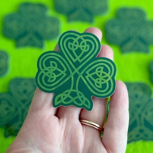 Ierse Keltische Shamrock Knot sticker, nationale bloem Ierland, driebladige klaver, Saint Patrick, stationair, zelfklevende sticker, premium glans