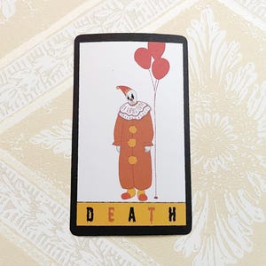 Clown of death tarot, gestanste sticker, Freak Show, stationair, circus, macaber, griezelig, horror, goth, demonen, planner, dagboek, plakboek