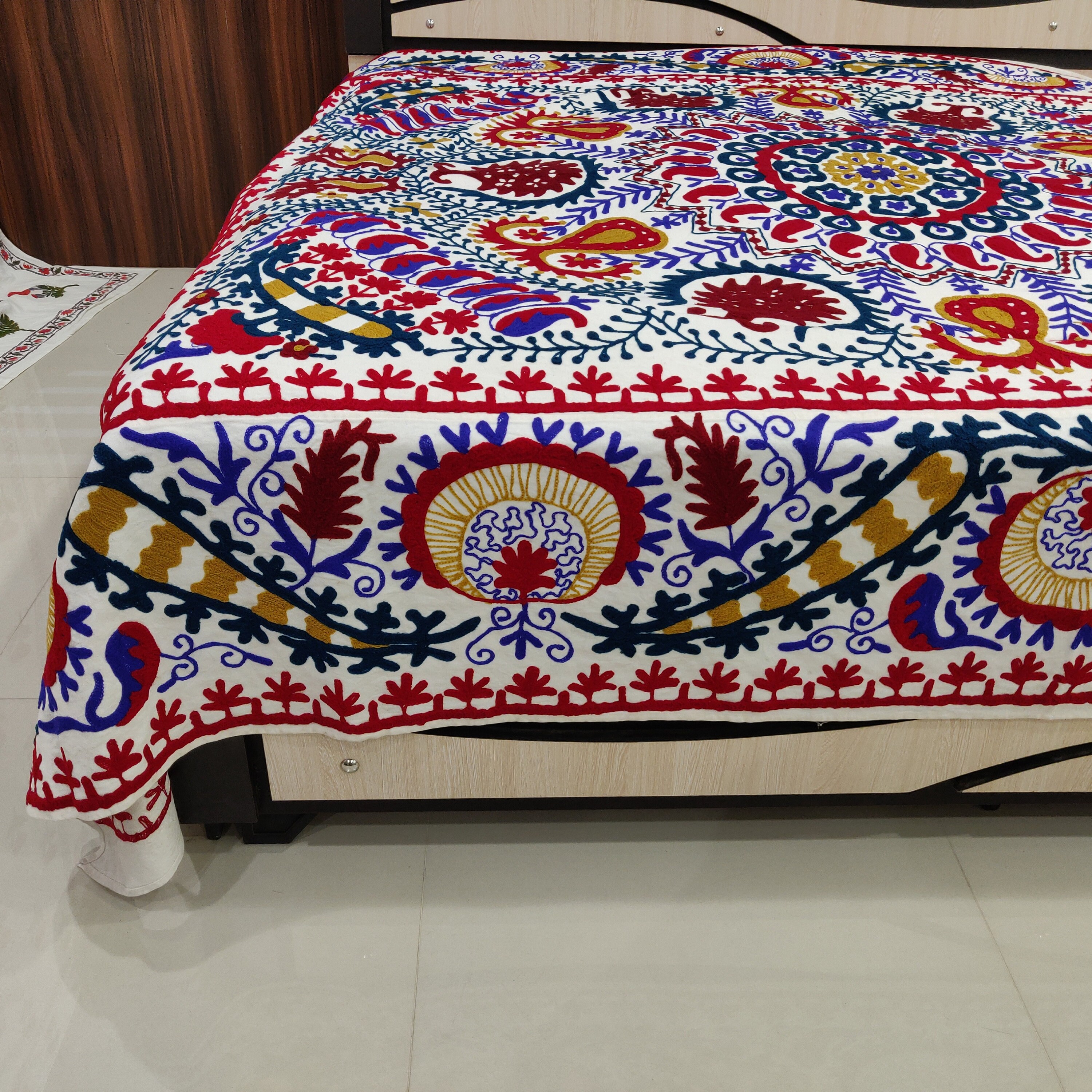 Suzani handmade Uzbekistan Tablecloth Wall Hanging Suzani Bedspread Bed Cover Bright Suzani Bed sheet Bohemian Christmas Decor