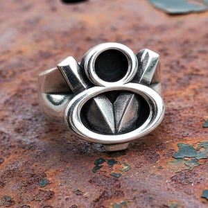 Anillo plateado con el emblema del V8 | Anillo plateado de Hot Rod | Joyería para autos | Regalo para autos estadounidenses | Arte lowrider | Entusiasta de los muscle cars | Autos estadounidenses