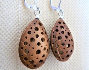 Boucles d'oreilles Hols faites à la main, naturelles et élégantes - boucles d'oreilles faites à la main en bois de noyau d'abricot