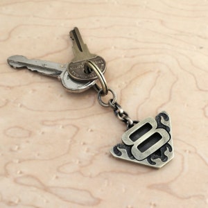 V8 Schlüsselanhänger | V8 Emblem | Geschenk für Autoliebhaber | US Cars Accessoires | Oldtimer Geschenk | V8 Motor | Muscle Cars | Hot Rod