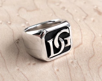 Chevalière faite à la main avec vos propres initiales ou monogramme - un bijou élégant et intemporel qui a du style