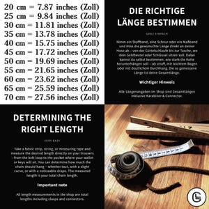 Infografik zur Längenbestimmung von Wallet Chains & Ketten: Umrechnungstabelle (20-70 cm in Zoll), zweisprachige Messanleitung (DE/EN) und technischer Hinweis zu Gesamtlängen inklusive Karabinern. Visualisiert durch Vintage-Messwerkzeuge auf Holz.