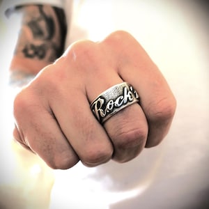 Anel de declaração de rock n roll | Joias rockabilly | Anel de banda masculino | Anel Letra Prata | Presente para guitarrista | Anel de motociclista