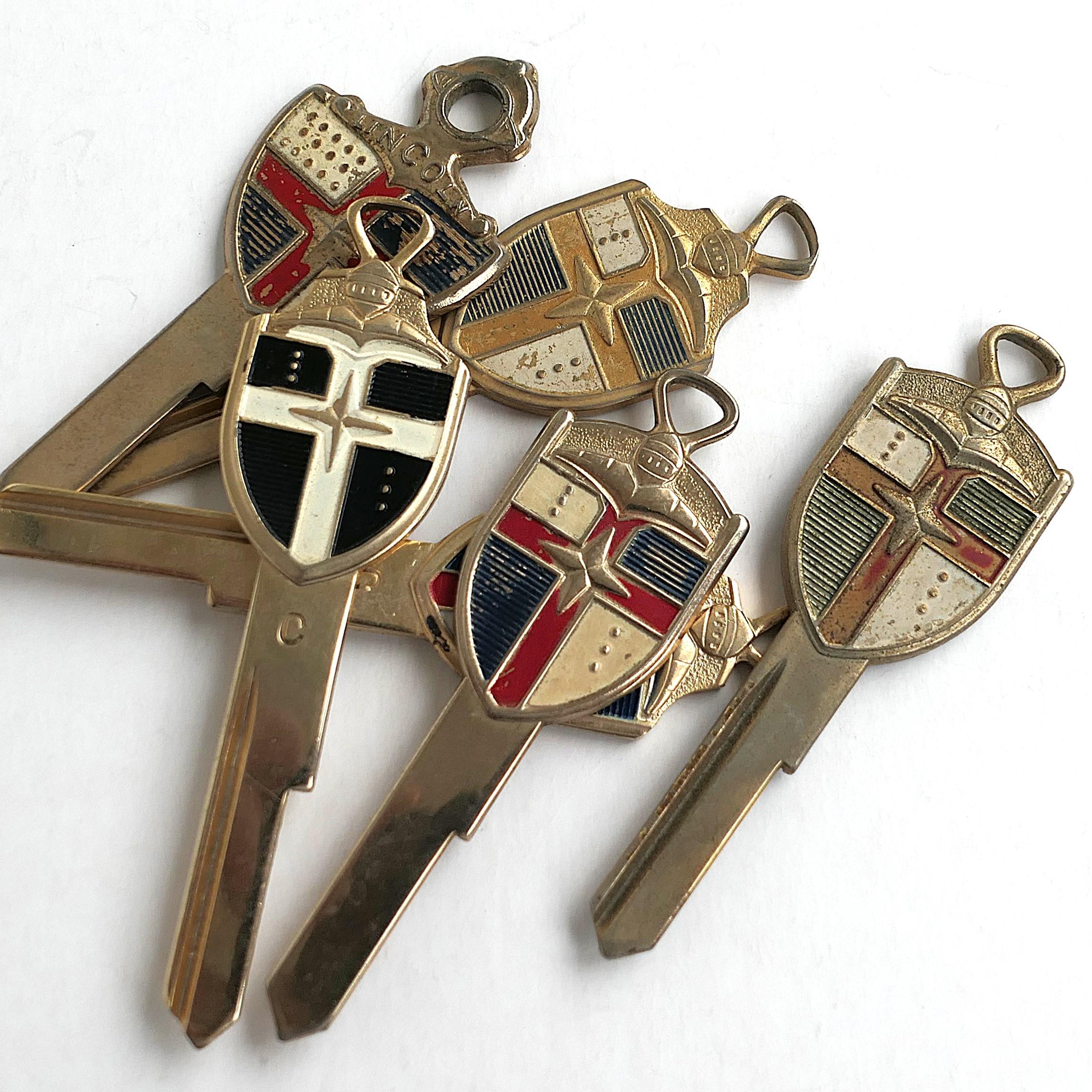 thumbnail image 2 of Lincoln Tear Drop Key Ring – Blue, Metal, Au-tomotive Gold KCB.LIN 2 of 5