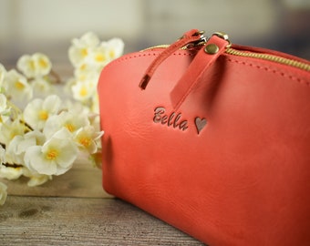 Leather makeup bag/Personalized Bridesmaid gift