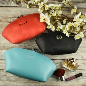 Leather makeup bag/Personalized Bridesmaid gift image 2