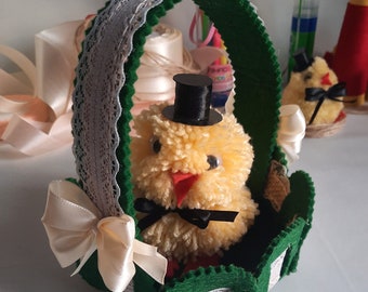 Craft. Pattern. Mini basket.  Chicken with top hat.