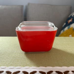 Vintage Pyrex 501-B Refrigerator Dish