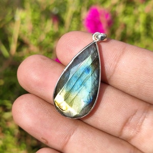labradorite Sterling Silver Pendent - blue labradorite - natural labradorite silver pendant - beautiful stone - healing crystal