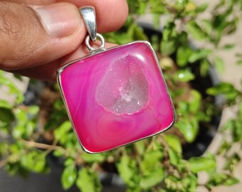 Colgante de geode druzy chalcedony - colgante druzy de Ágata rosa - geoda de cristal curativo - colgante de plata de ley