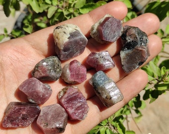 Corundum Sapphire cristalli grezzi - anguria rubino zaffiro ruvido - rubino naturale zaffiro ruvido dal Madagascar - cristalli di zaffiro di sangue