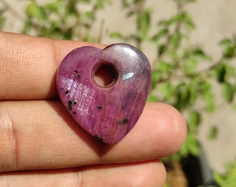 RUBY - Corazón de cristal de rubí - colgante de corazón de rubí - cabujón perforado de rubí - cristal curativo - familia de cristal de corindón