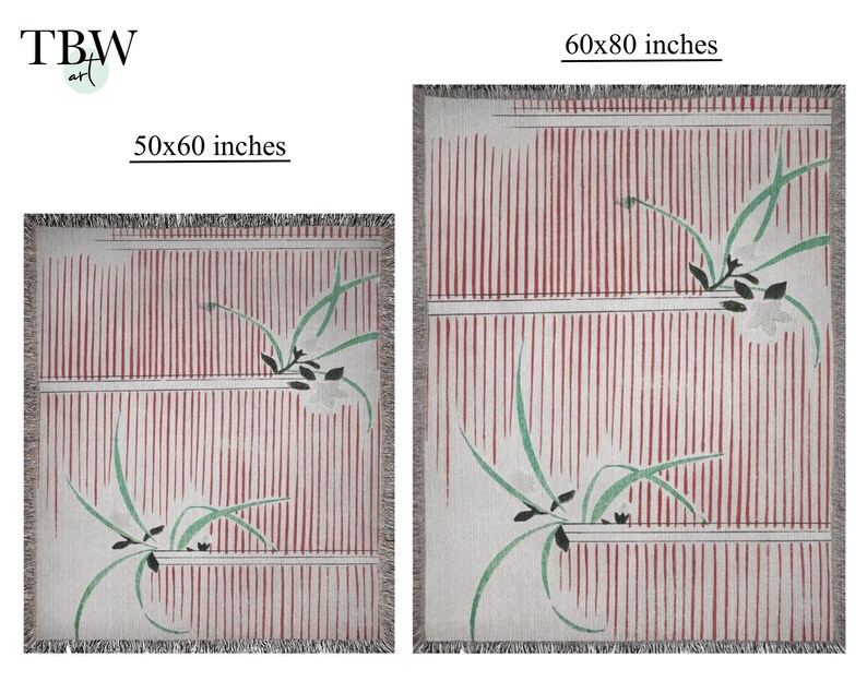 Pode incluir: Duas mantas tecidas com um padr&atilde;o de listras vermelhas e brancas e desenhos florais verdes. A manta menor mede 50x60 polegadas e a maior 60x80 polegadas.