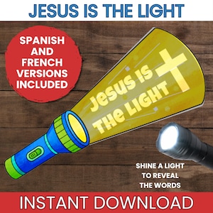 Puede incluir: Una ilustración de una linterna azul y verde que proyecta un haz de luz amarillo con el texto Jesus Is The Light y un símbolo de cruz. Se muestra una linterna negra separada que emite un haz de luz blanca brillante.