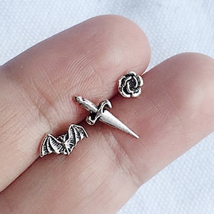 925 Sterling Zilveren Mismatched Stud Earring Set - Tiny Bat, Dolk, Tiny Rose Stud Oorbellen - Kraakbeen Tragus Helix Tweede Gat Piercing