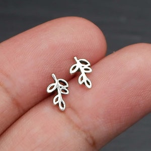 925 Sterling Silver Vine Leaf Stud Earrings, Cute Leaf Minimal Jewelry, Silver Leaves Studs, Dainty and Feminine Jewelry, Nature Earrings