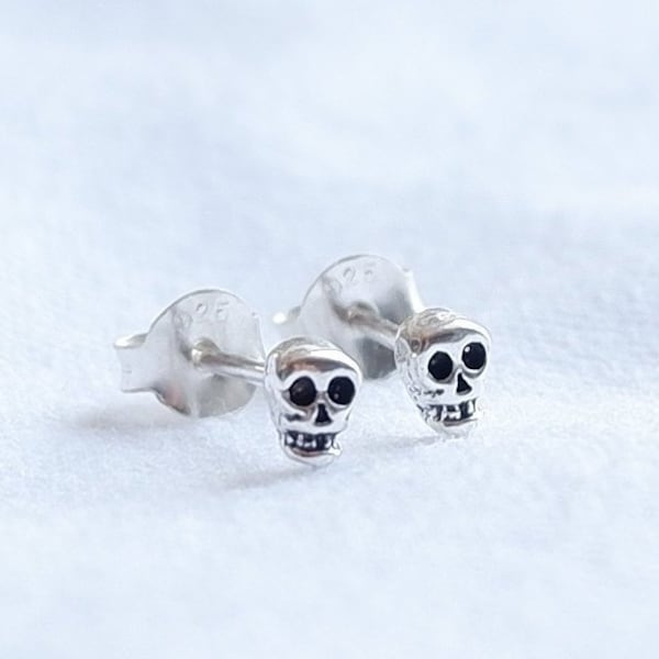 Dainty Tiny Skull Minimal Stud Earrings, 925 Sterling Silver Tiny Simple Minimal Goth Skull Post Earrings,Cartilage Helix Tragus Skull Studs