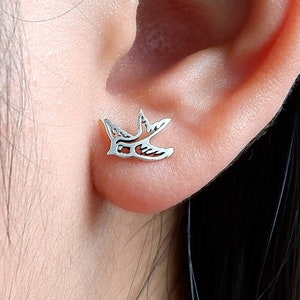 Orecchini a perno in argento a forma di rondine e colomba - Orecchini a perno volanti in argento sterling - Gioielli con animali - Piercing multipli per trago, cartilagine e elica