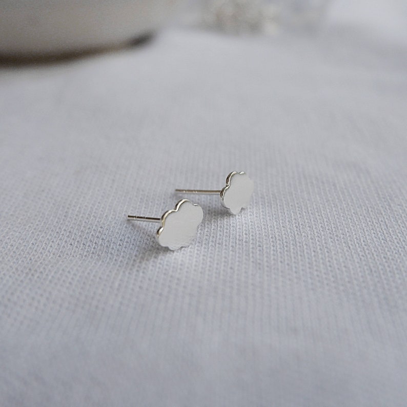 925 Sterling Silver Cloud Earrings Dreamy Minimalist Earrings Weather Minimal Jewelry Cloud Studs Cloud Earrings Dainty Cloud Jewelry