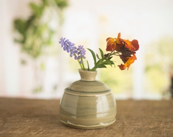 Pottery reed diffuser, ceramic essential oil diffuser, and stem vase.