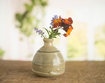 Pottery reed diffuser, ceramic essential oil diffuser, and stem vase.