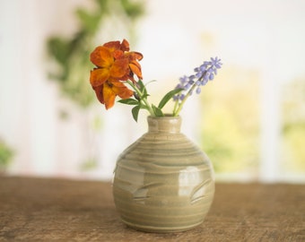 Pottery reed diffuser, ceramic essential oil diffuser, and stem vase.