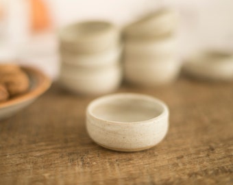 Sauce pot, small pot for individual sauce, dips.  Mini bowls