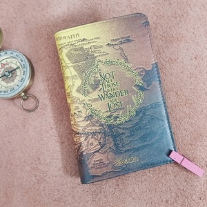 PicasaTravel Kunstleder Passport Covers Passhalter für Reisen Name angepasst Nicht alle, die wandern, sind verloren Magie Halloween Bild 5