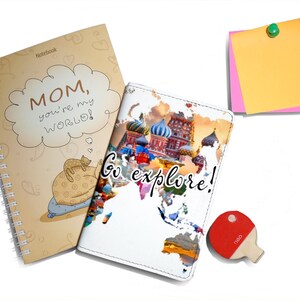 Fundas de piel sintética para pasaporte de PicasaTravel (porta pasaportes) para viajes [Nombre personalizado] Mapa del mundo