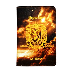 Fundas de piel sintética para pasaporte PicasaTravel (porta pasaportes) para viajes [Nombre personalizado] Magic World
