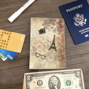 Fundas de pasaporte de piel sintética PicasaTravel (porta pasaportes) para viajes [nombre personalizado] con bonitos adornos metálicos 3D