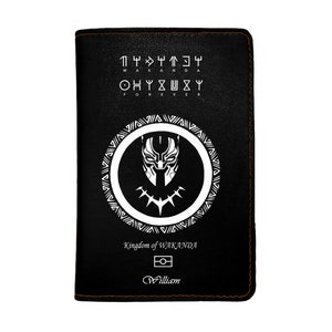 Fundas de piel sintética para pasaporte de PicasaTravel (porta pasaportes) para viajes [Nombre personalizado] Wakanda