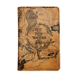 PicasaTravel Kunstleder Passport Covers Passhalter für Reisen Name angepasst Nicht alle, die wandern, sind verloren Magie Halloween #3