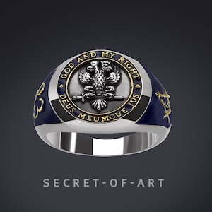 Könnte beinhalten: Ein silberner Ring mit einem blauen Emaille-Design. Der Ring zeigt einen Doppelkopfadler mit einem Schwert und dem Text "God and My Right" und "Deus Meumque Jus".