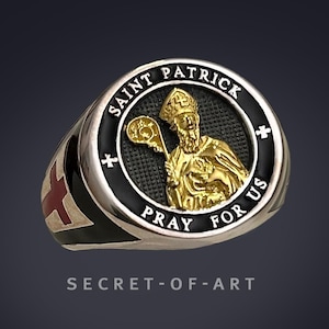 Ring van Sint Patrick, bid voor ons, beschermheilige van Ierland. Sieraden van 925 zilver met 750 geelgoud plating. Kerk, bisschop, klaverblad, Ierland.