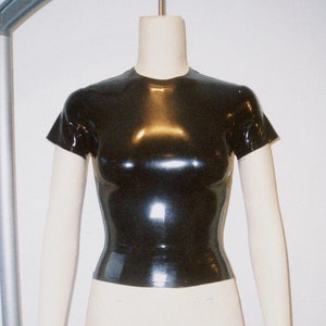 ラテックス ラバー ベビー T シャツ/T シャツ スリムフィット ラテックス T シャツ あらゆる色でカスタムメイド &#39;シドニー トップ&#39;