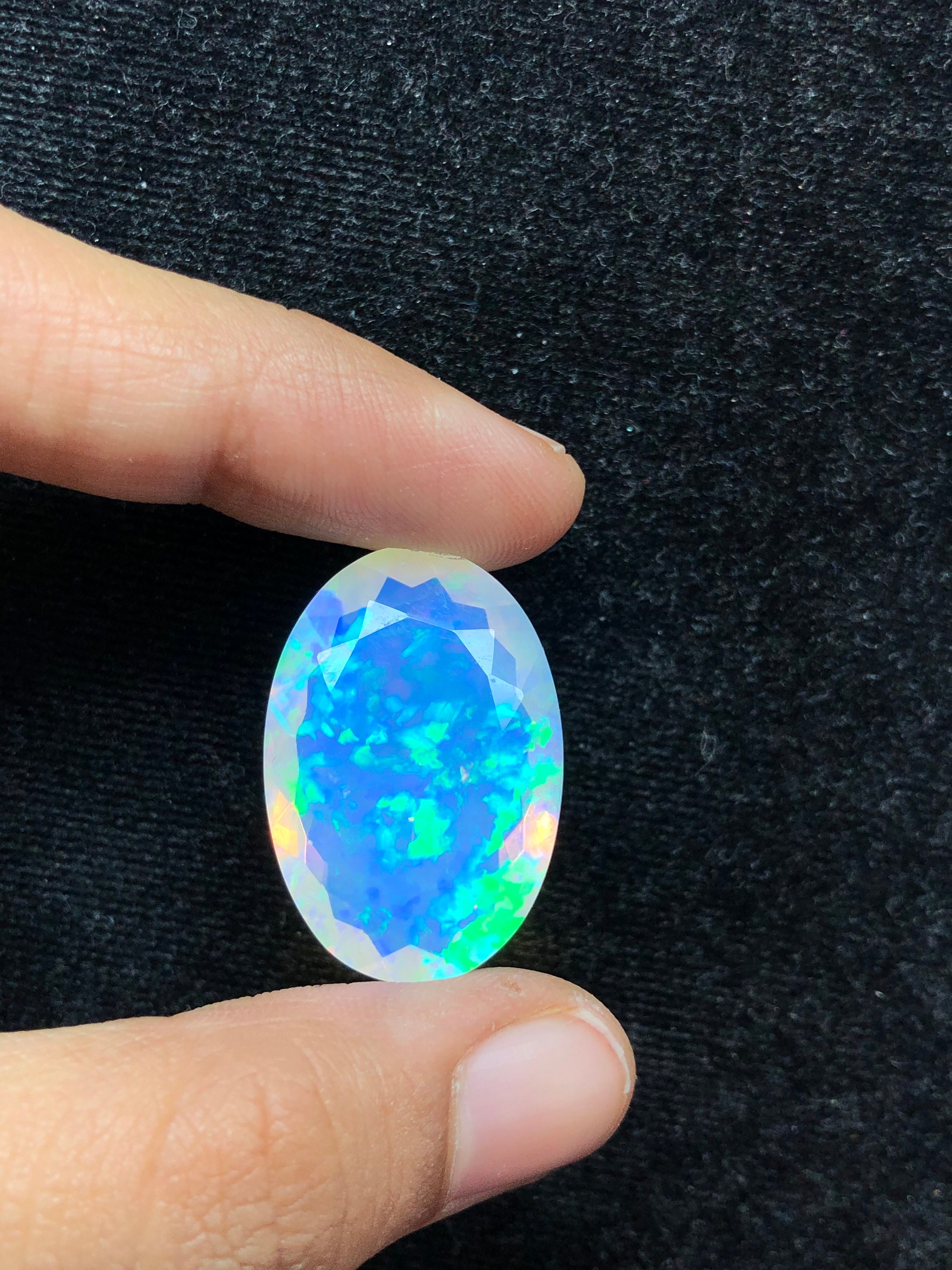 Big Oval Blue Faceted Opal Stone 20 Cts, Multi Fire